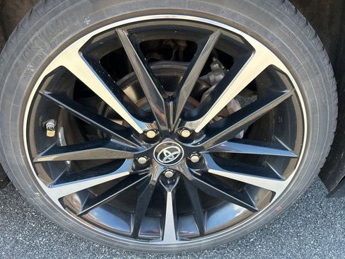 Used 2018 Toyota Camry XSE FWD image 11