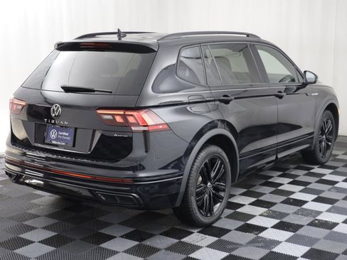 Used 2022 Volkswagen Tiguan SE R-Line image 18