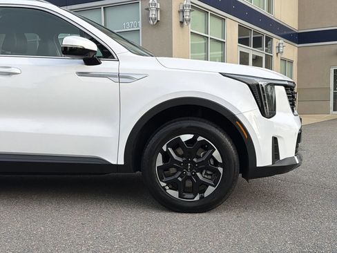 Used 2024 Kia Sorento S AWD/4WD image 9