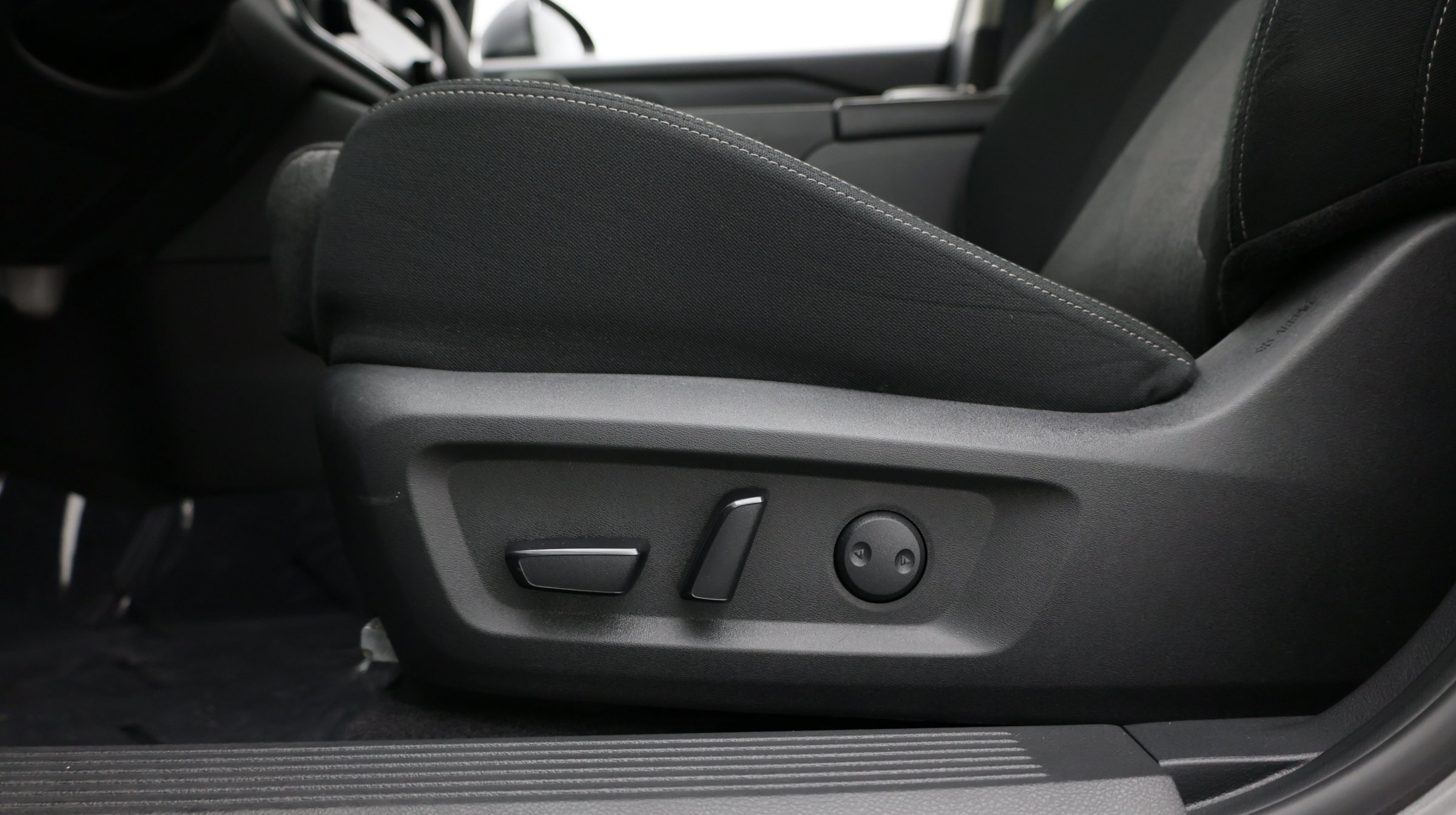Used 2024 Nissan Rogue SV FWD image 15