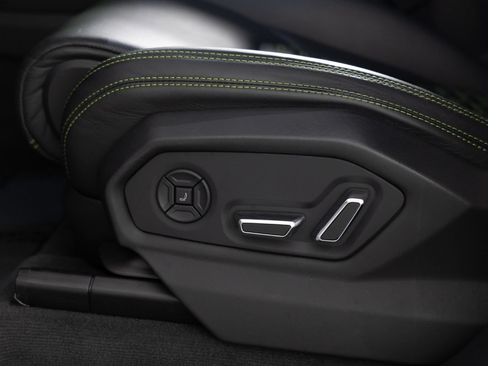 Used 2021 Lamborghini Urus AWD/4WD image 29