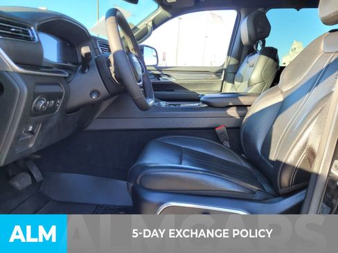 Used 2023 Jeep Wagoneer 4WD w/ Premium Group I image 4