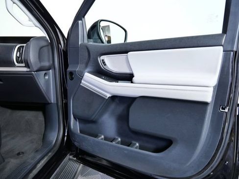 Used 2025 Ford Expedition Active AWD/4WD image 9