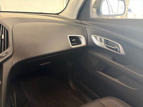 Used 2016 Chevrolet Equinox LS FWD image 18