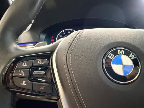 Used 2019 BMW 530i w/ Premium Package image 39