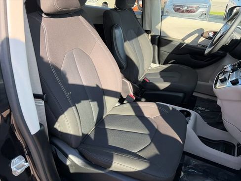 Used 2023 Chrysler Voyager LX FWD image 37