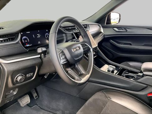 Used 2023 Jeep Grand Cherokee Altitude AWD/4WD image 17