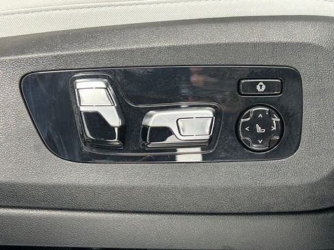 Used 2026 BMW X7 xDrive40i AWD/4WD image 12