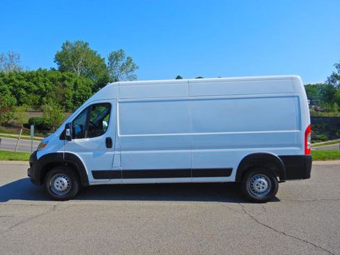 Used 2025 RAM ProMaster 2500 w/ Convenience Group FWD image 12