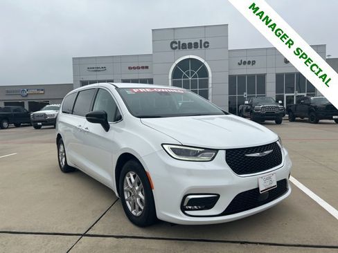 Used 2024 Chrysler Pacifica Touring-L image 1