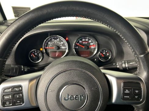 Used 2017 Jeep Wrangler Rubicon image 14