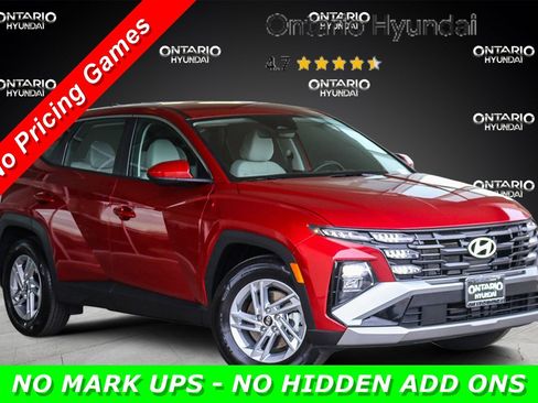 Certified 2025 Hyundai Tucson SE image 1