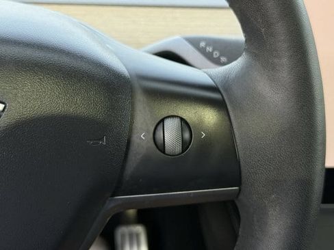 Used 2022 Tesla Model Y Performance AWD/4WD image 13