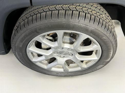 Used 2022 Jeep Compass Latitude AWD/4WD image 29