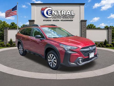 Used 2025 Subaru Outback Premium AWD/4WD image 1