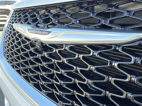 New 2026 Chrysler Pacifica Select image 16