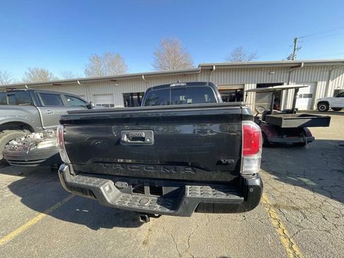 Used 2022 Toyota Tacoma TRD Sport w/ TRD Premium Sport Package image 3
