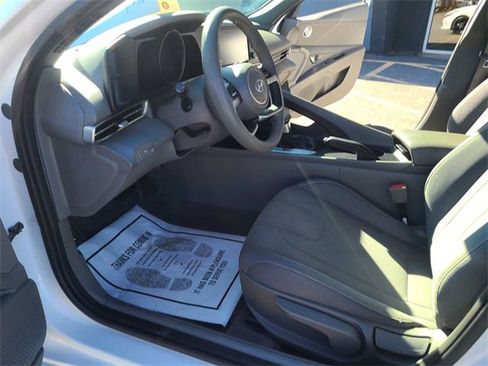 Used 2023 Hyundai Elantra SEL image 13