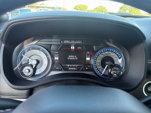 Used 2022 RAM 2500 Limited AWD/4WD image 11