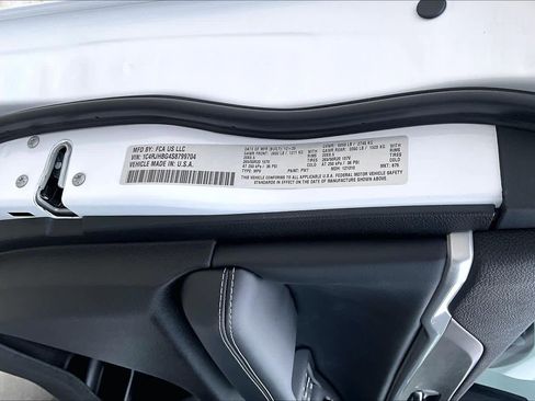 New 2025 Jeep Grand Cherokee Limited w/ Black Appearance Package image 21