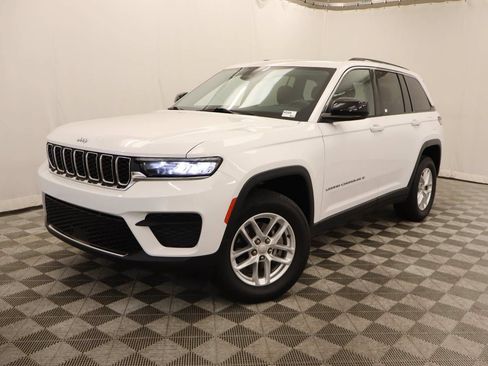 Used 2023 Jeep Grand Cherokee Laredo w/ Luxury Tech Group I RWD image 1