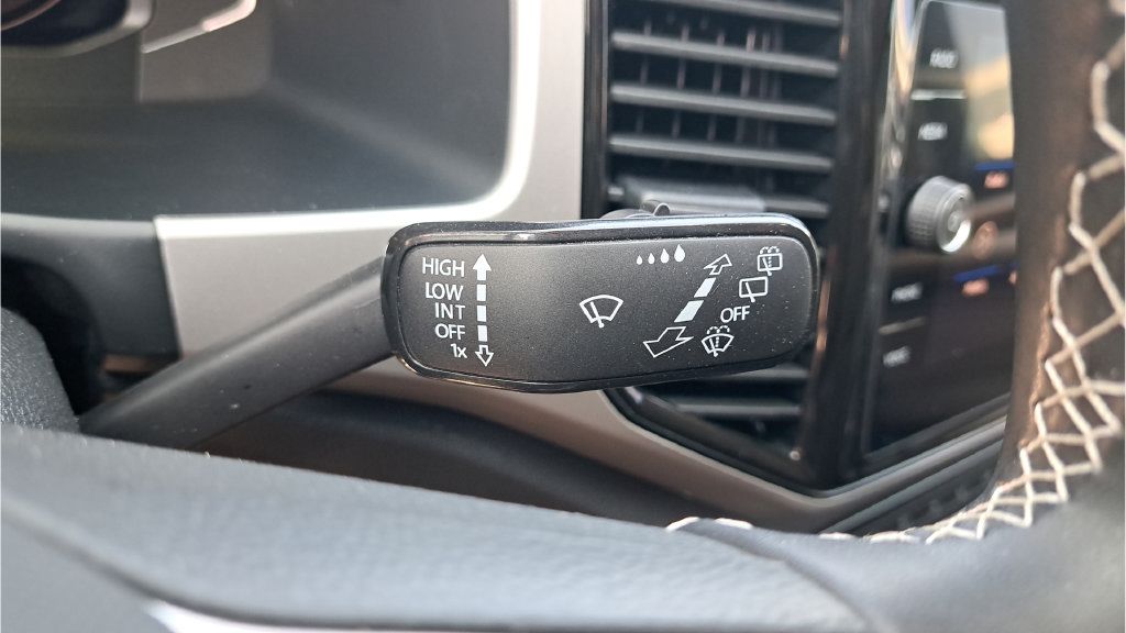 Used 2023 Volkswagen Atlas SE AWD/4WD image 23
