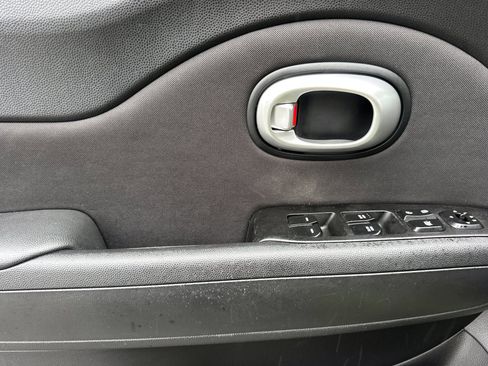 Used 2015 Kia Soul + image 10