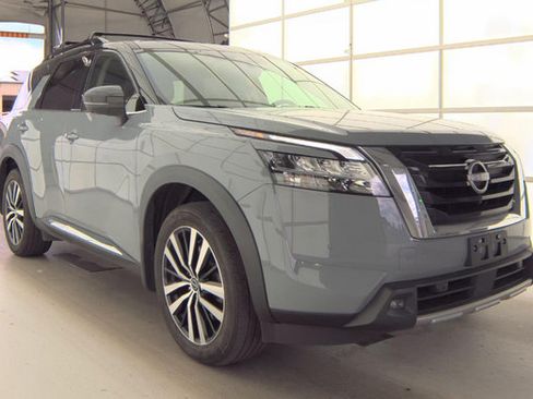 Used 2024 Nissan Pathfinder Platinum w/ Cargo Package AWD/4WD image 3