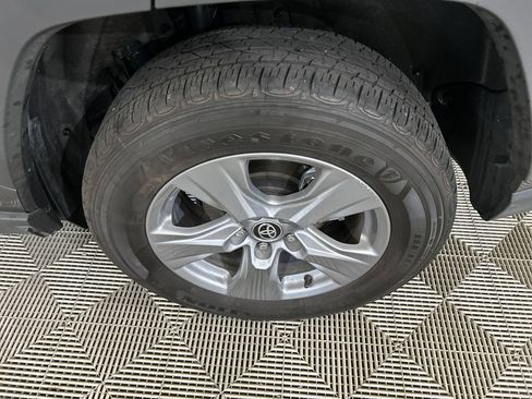 Used 2025 Toyota RAV4 XLE AWD/4WD image 10