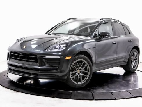 Certified 2022 Porsche Macan image 1