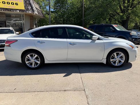 Used 2015 Nissan Altima 2.5 SV FWD image 8