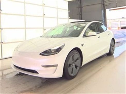 Used 2021 Tesla Model 3 Standard Range Plus image 1