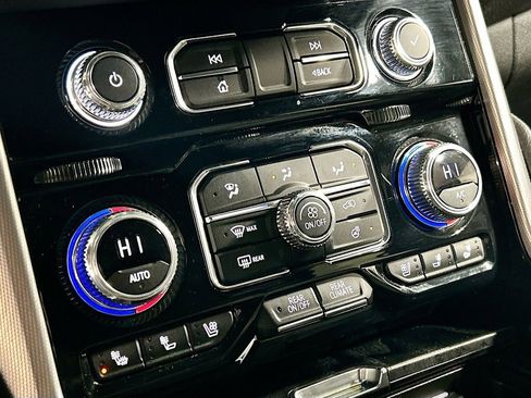 Used 2024 GMC Yukon XL Denali w/ Advanced Technology Package image 16