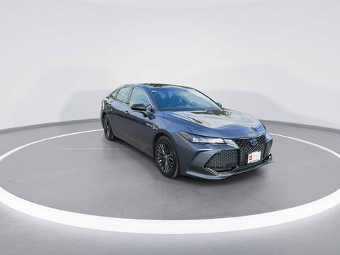 Certified 2019 Toyota Avalon XSE image 2