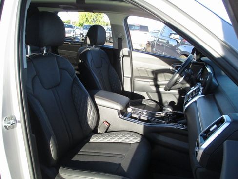 Used 2023 Kia Sorento SX Prestige image 18