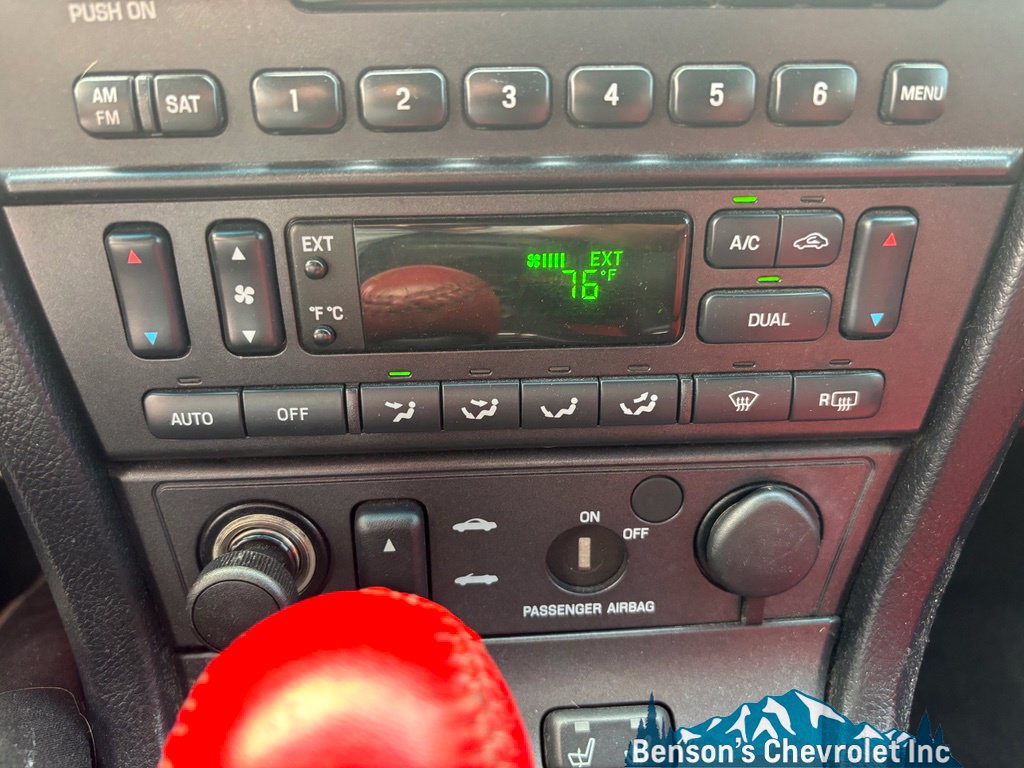 Used 2005 Ford Thunderbird RWD image 27