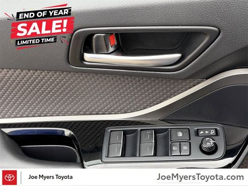 Used 2022 Toyota C-HR Limited image 27