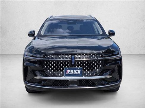 Used 2025 Lincoln Nautilus Reserve AWD/4WD image 2