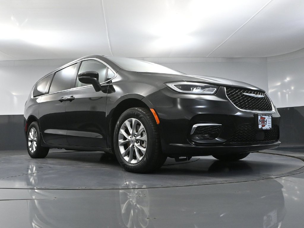 Used 2023 Chrysler Pacifica Touring-L AWD/4WD image 44