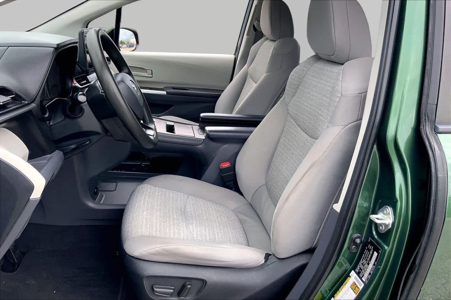 Used 2022 Toyota Sienna LE FWD image 7