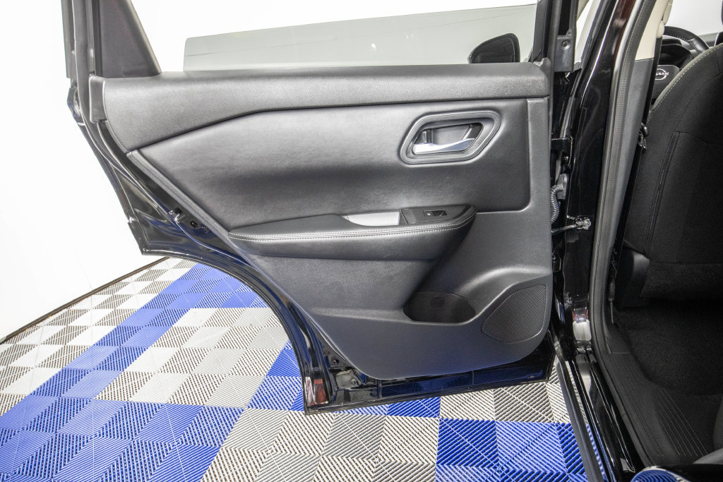 Used 2025 Nissan Rogue SV FWD image 15