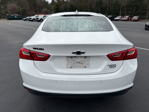 Used 2018 Chevrolet Malibu LT w/ Driver Confidence Package image 4