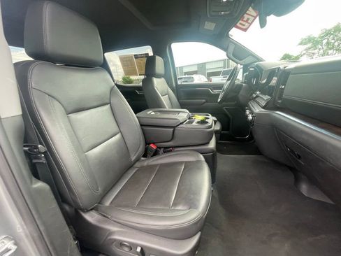 Used 2025 GMC Sierra 1500 SLT RWD image 29