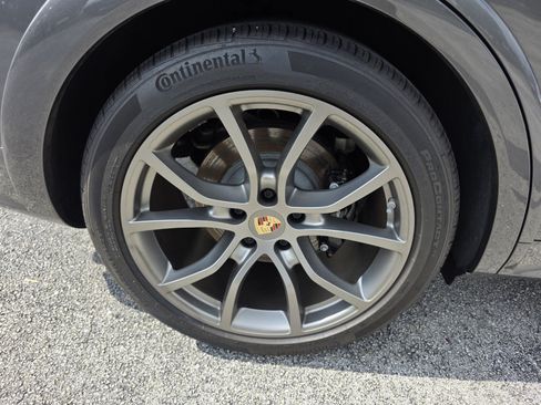 Used 2023 Porsche Cayenne GTS AWD/4WD image 9