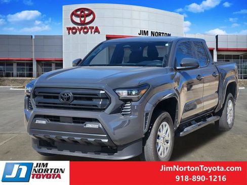 Used 2025 Toyota Tacoma SR5 image 3
