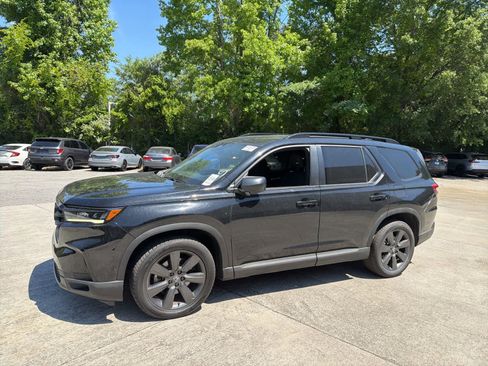 Used 2023 Honda Pilot Sport image 6