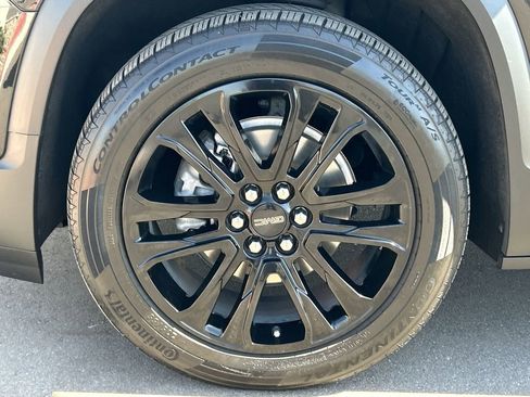 Used 2022 GMC Acadia SLT w/ Elevation Edition AWD/4WD image 34