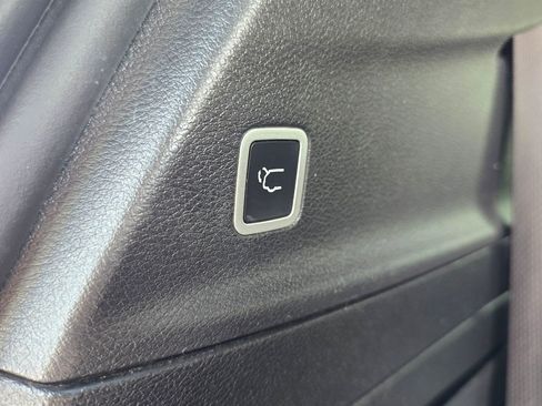 Used 2017 Chrysler Pacifica Limited FWD image 13