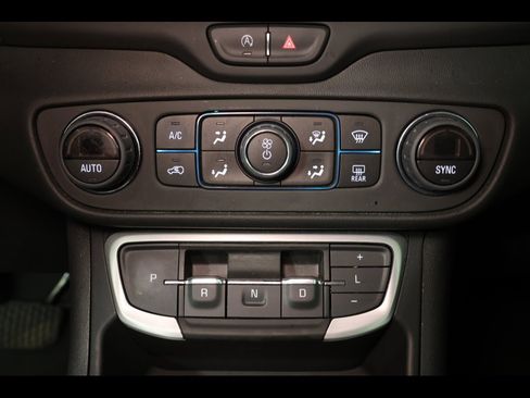 Used 2022 GMC Terrain SLE w/ Driver Convenience Package image 26