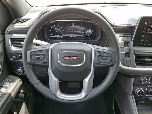 Used 2024 GMC Yukon SLT w/ SLT Premium Package AWD/4WD image 16